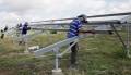 Constructores intensifican ritmo en montaje de parque solar