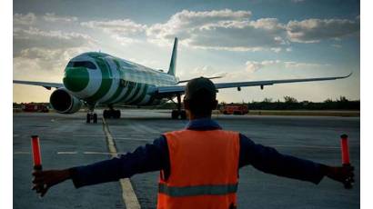 Suma aerolínea Cóndor nueva aeronave a operaciones por Holguín (+ Fotos)