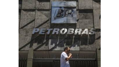 Petrobras sale a mercados gobales con venta de bonos en dólares