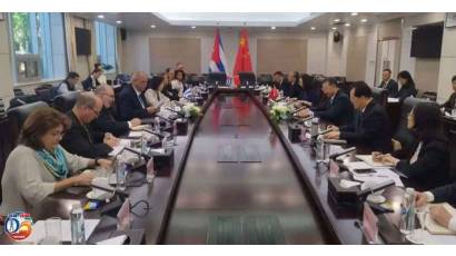 China y Cuba amplían cooperación en sectores geológico y minero