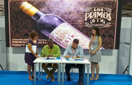 Firman acuerdo de asociación económica internacional para producir primera ginebra cubana