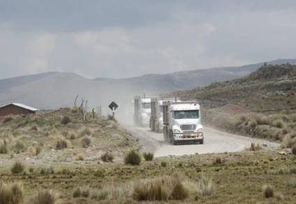 Productores de cobre en Perú encaran congestión de camiones en el clave corredor minero