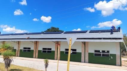 Equipan mercado agropecuario de Santa Clara con paneles solares