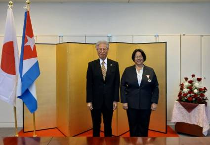 Distinguen a gestora de la cultura japonesa en Cuba