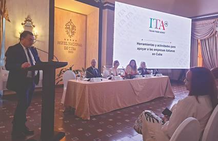 Sesiona Primer Encuentro de Empresarios Italianos en la Isla
