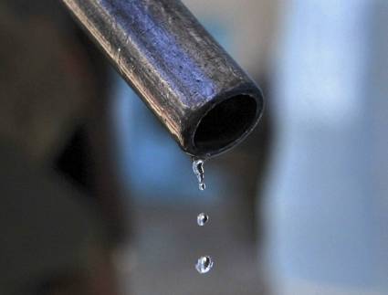 Petróleo brent baja a 105,63 dólares